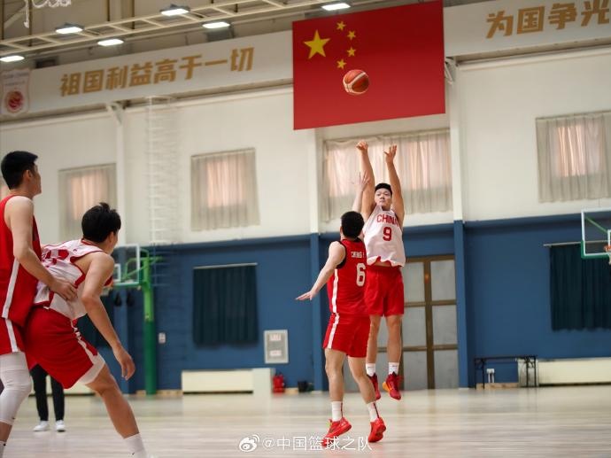  對(duì)抗訓(xùn)練繼續(xù)！中國(guó)男籃最新訓(xùn)練圖集新鮮出爐