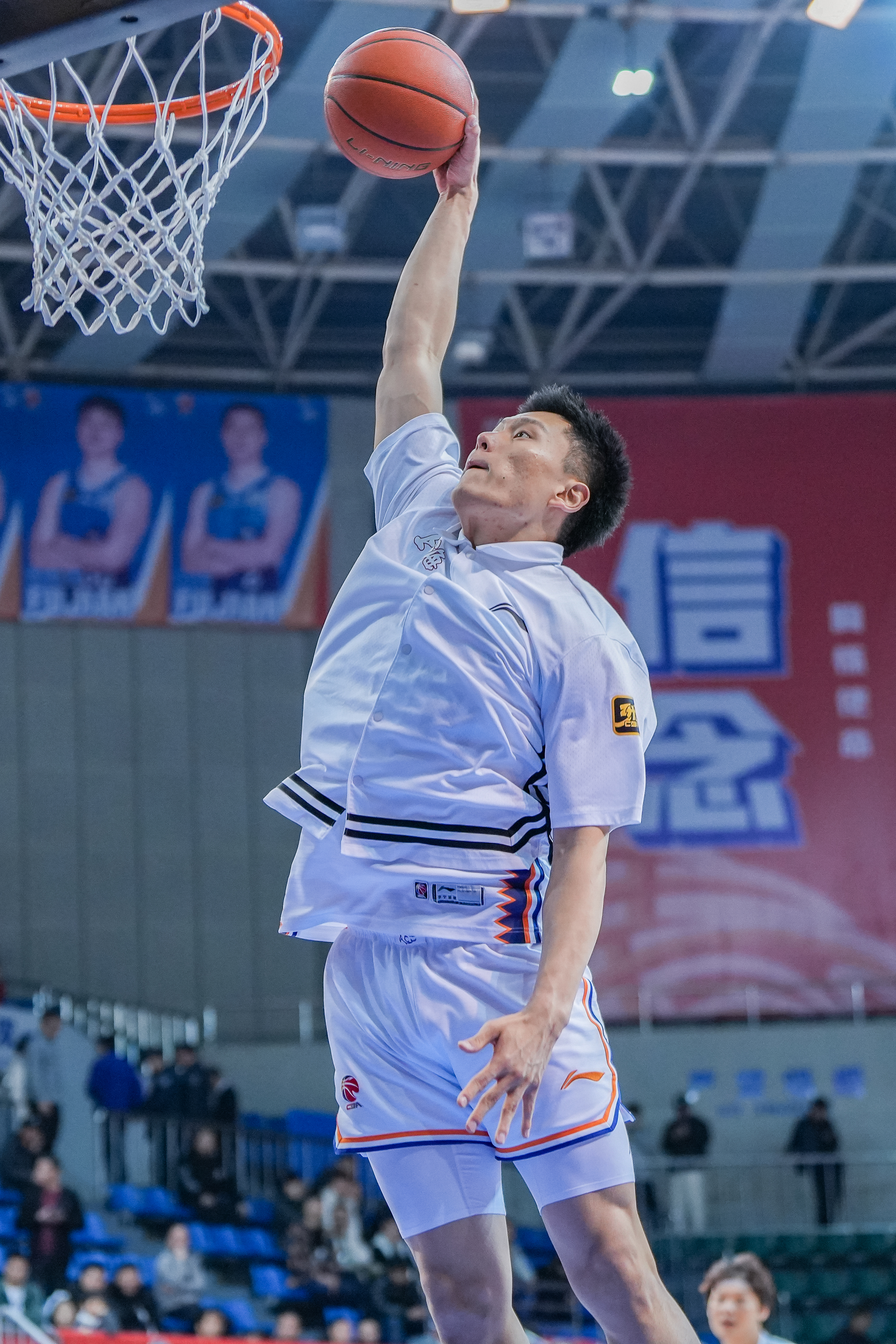  持續(xù)漲球！上海男籃“李花”組合—李弘權(quán)、李添榮