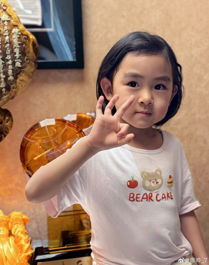  三分大賽三冠王！原帥曬三冠獎杯：完成了女兒給安排的任務(wù)！