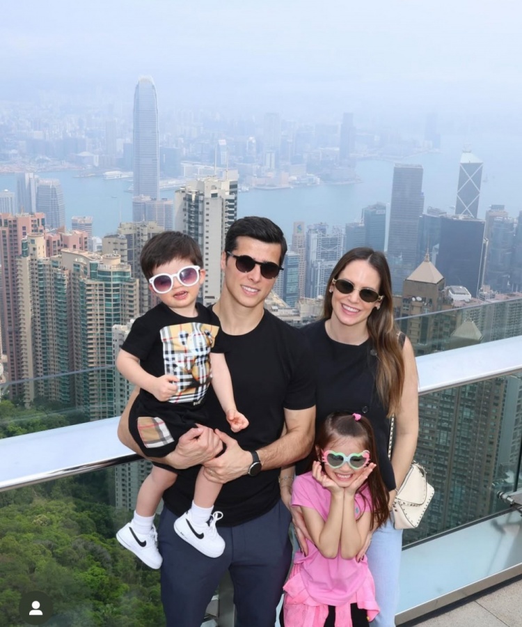  特謝拉帶家人赴中國香港過周末，陳晉一留言：這是個好地方