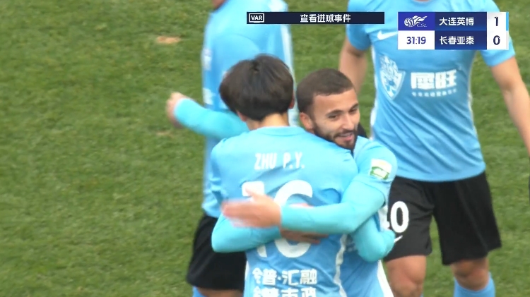  19歲朱鵬宇中超處子球！大連英博1-0領(lǐng)先長(zhǎng)春亞泰，馬萊萊助攻
