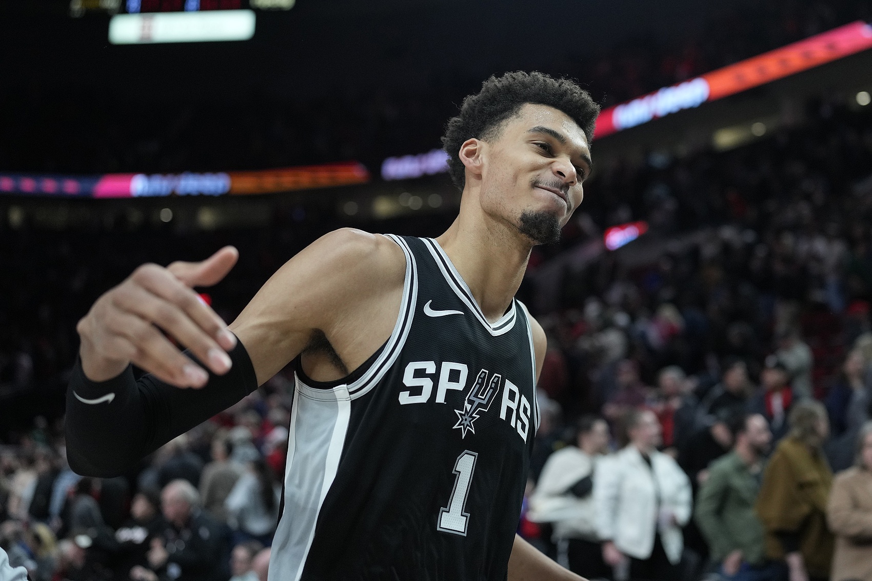  下一個NBA超級巨星？文班亞馬：身高 技術(shù)與人格魅力的完美結(jié)合