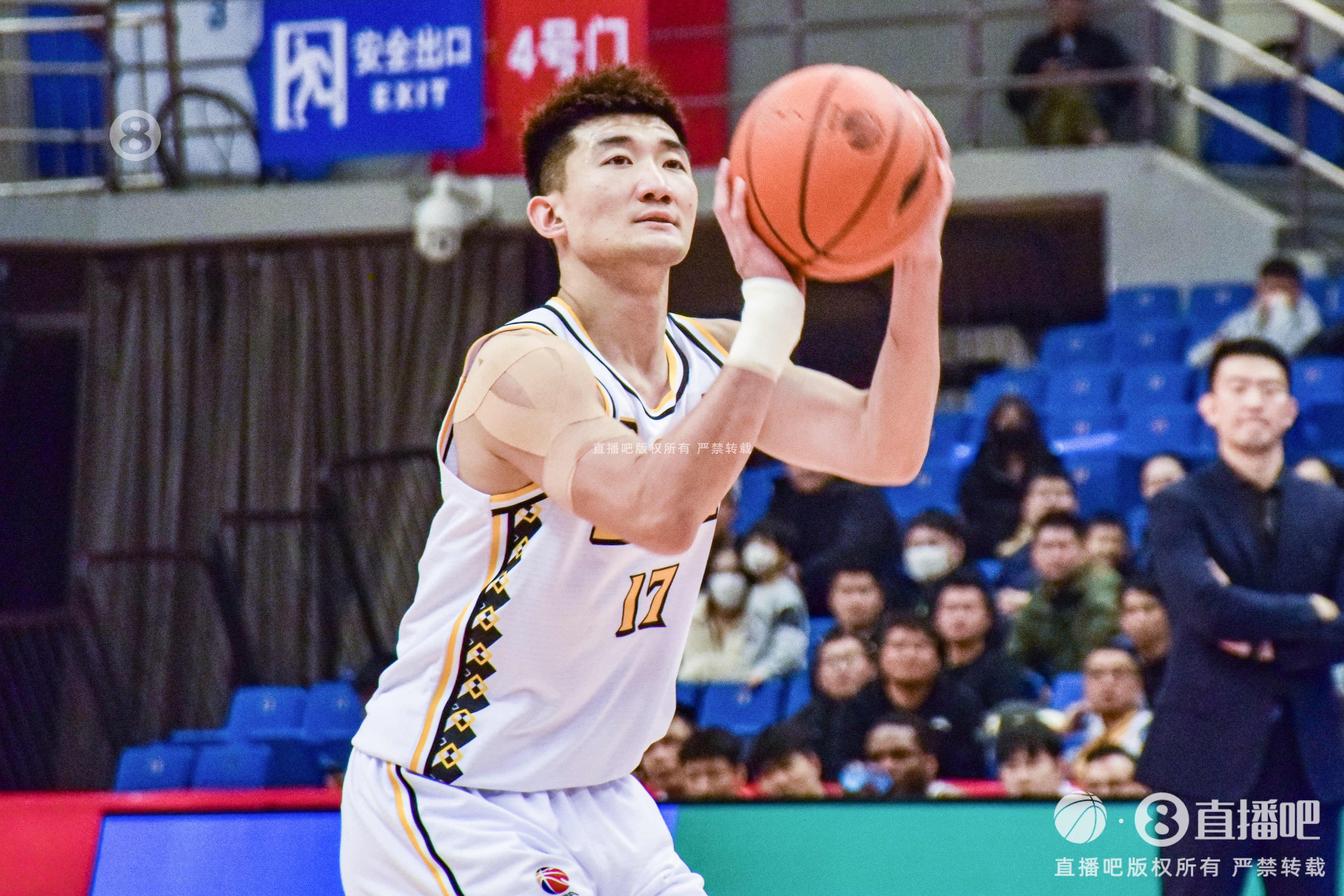  早日康復！探長：孫銘徽已經(jīng)脫掉保護靴 可以正常走路