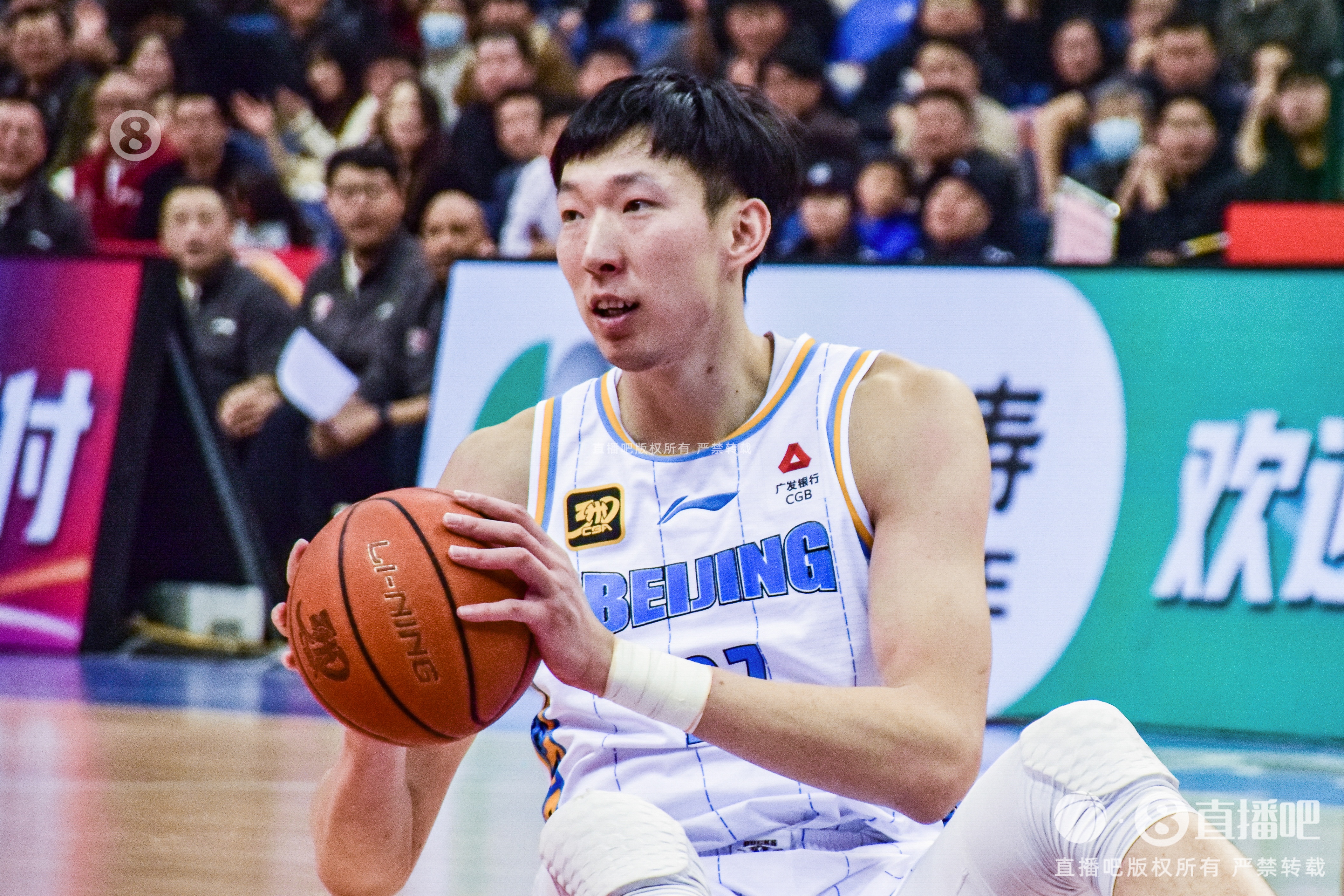  定海神針！周琦內(nèi)線攻防在線 半場6中5貢獻12分6籃板2蓋帽
