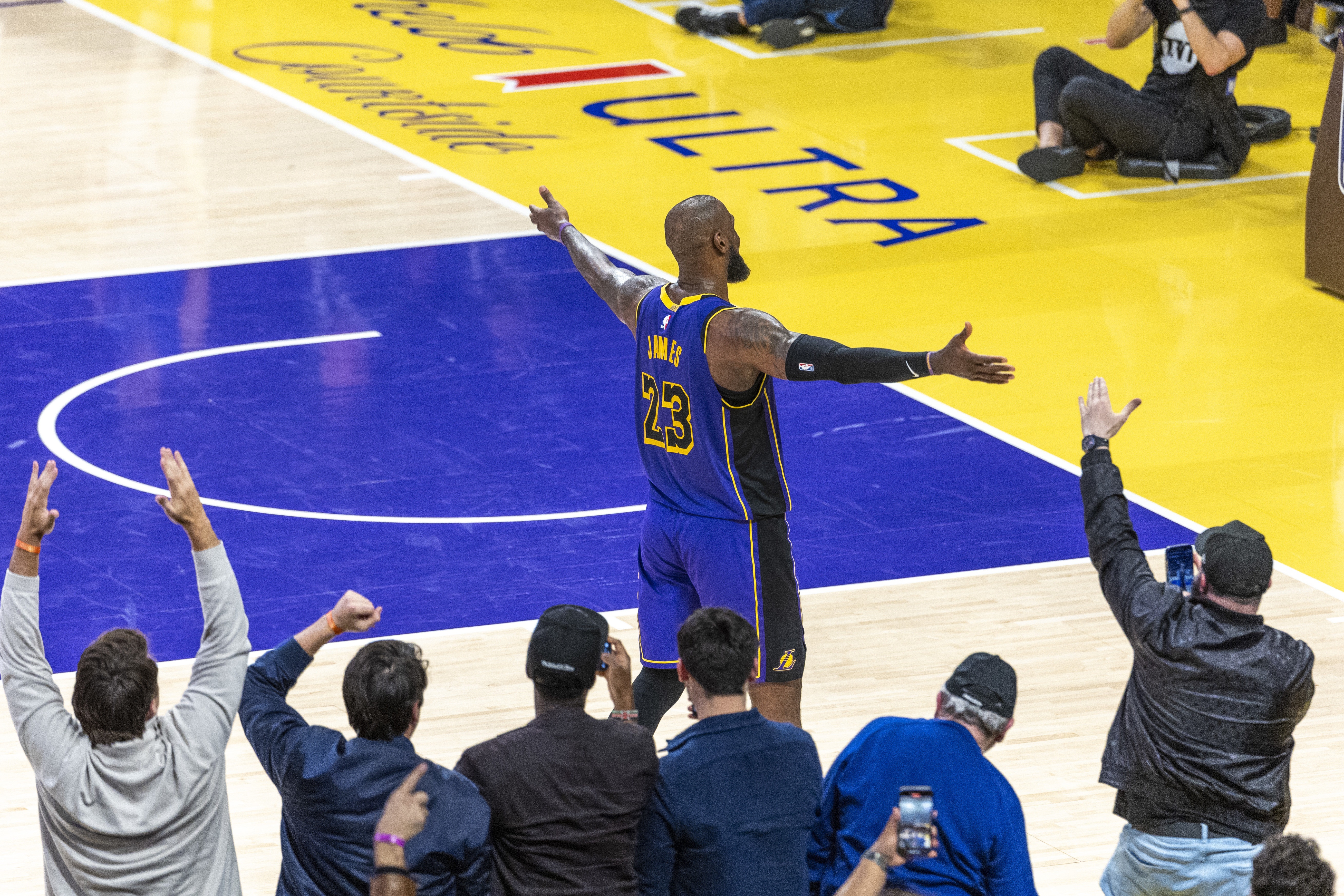  分析NBA目前的輿論環(huán)境：詹姆斯之后 聯(lián)盟門面成了一個燙手山芋？