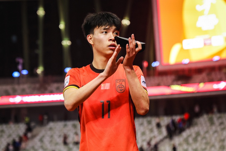  期待首秀！18歲王鈺棟入選中澳戰(zhàn)名單&穿11號，首進(jìn)國足正賽名單